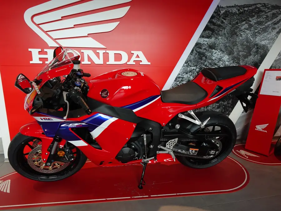Honda CBR Fireblade im Showroom Moto Reinhard
